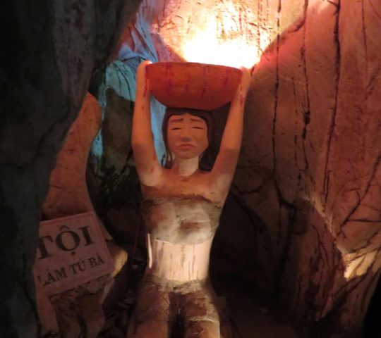 Am Phu Cave and Hell (Động Âm Phủ) – Da Nang