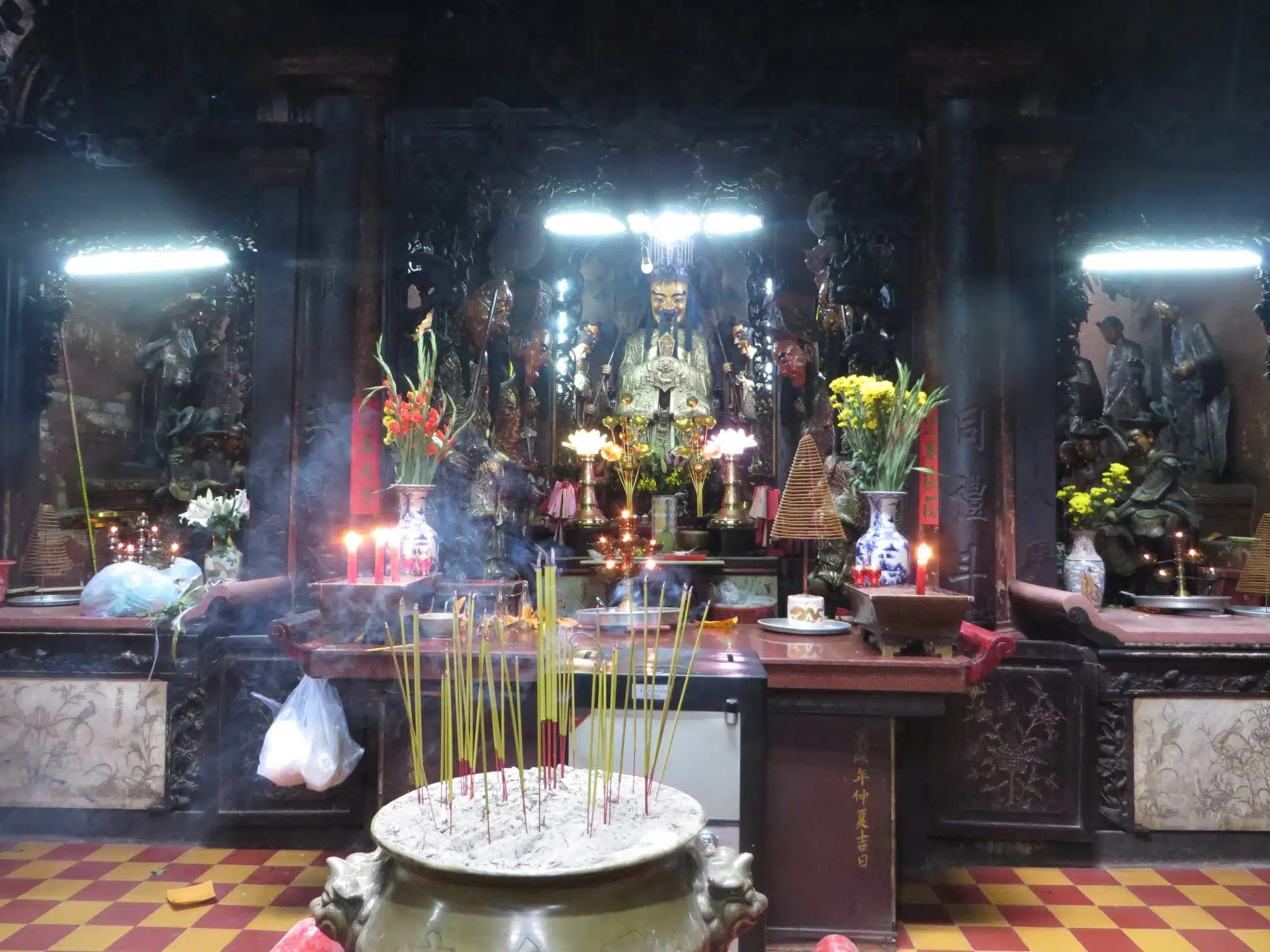 Jade Emperor Temple (Chùa Ngọc Hoàng) – Saigon