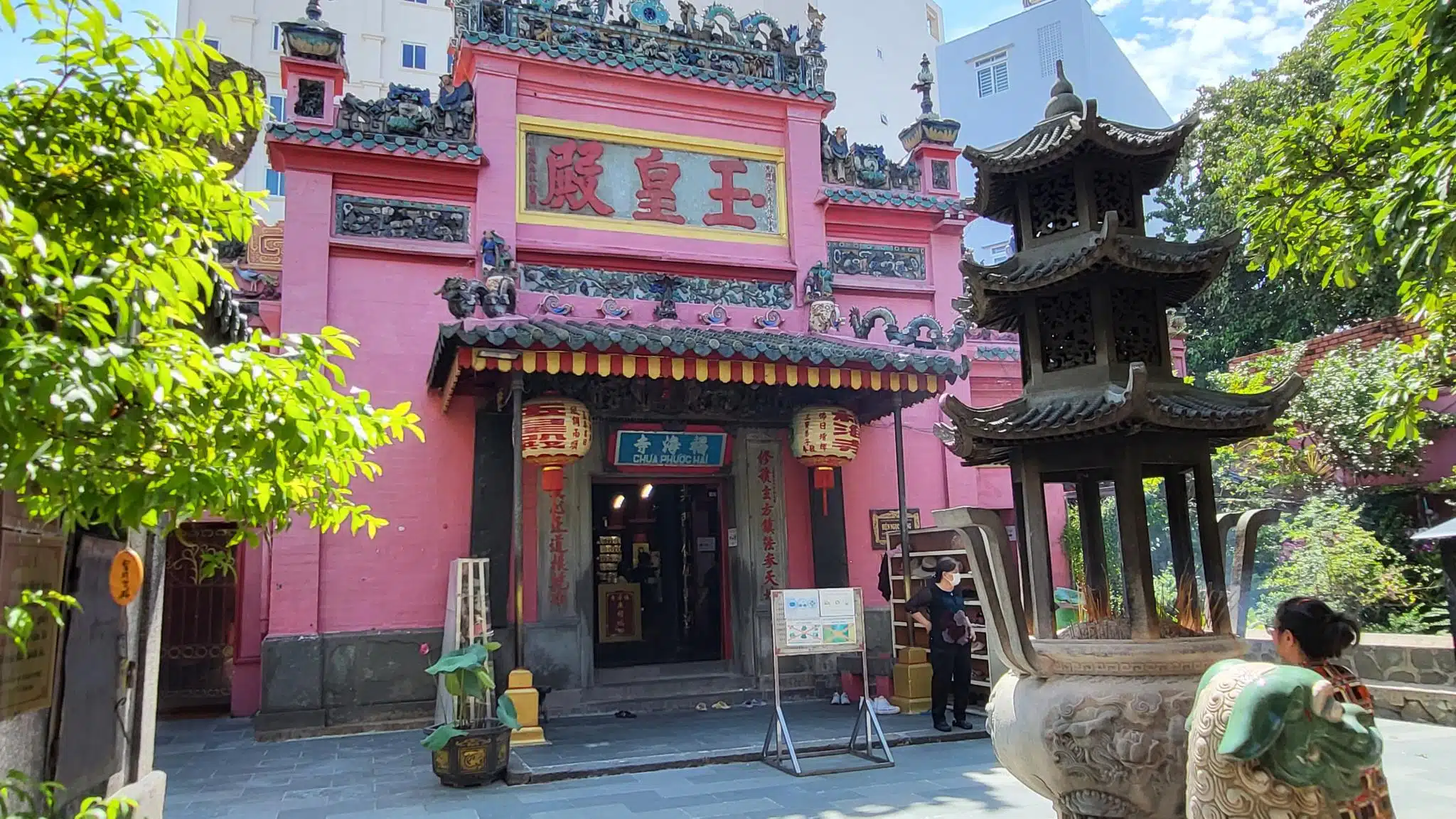 Jade Emperor Temple (Chùa Ngọc Hoàng) – Saigon