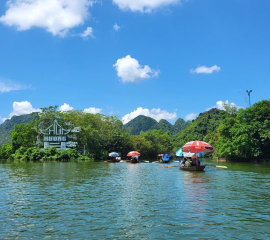 Yến River Cruise and Cable Car (Perfume Pagoda) – Hanoi
