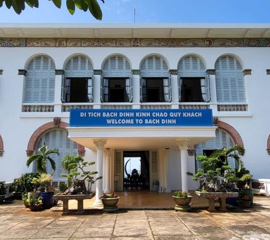 Bạch Dinh (White Palace Historical Cultural Relic)