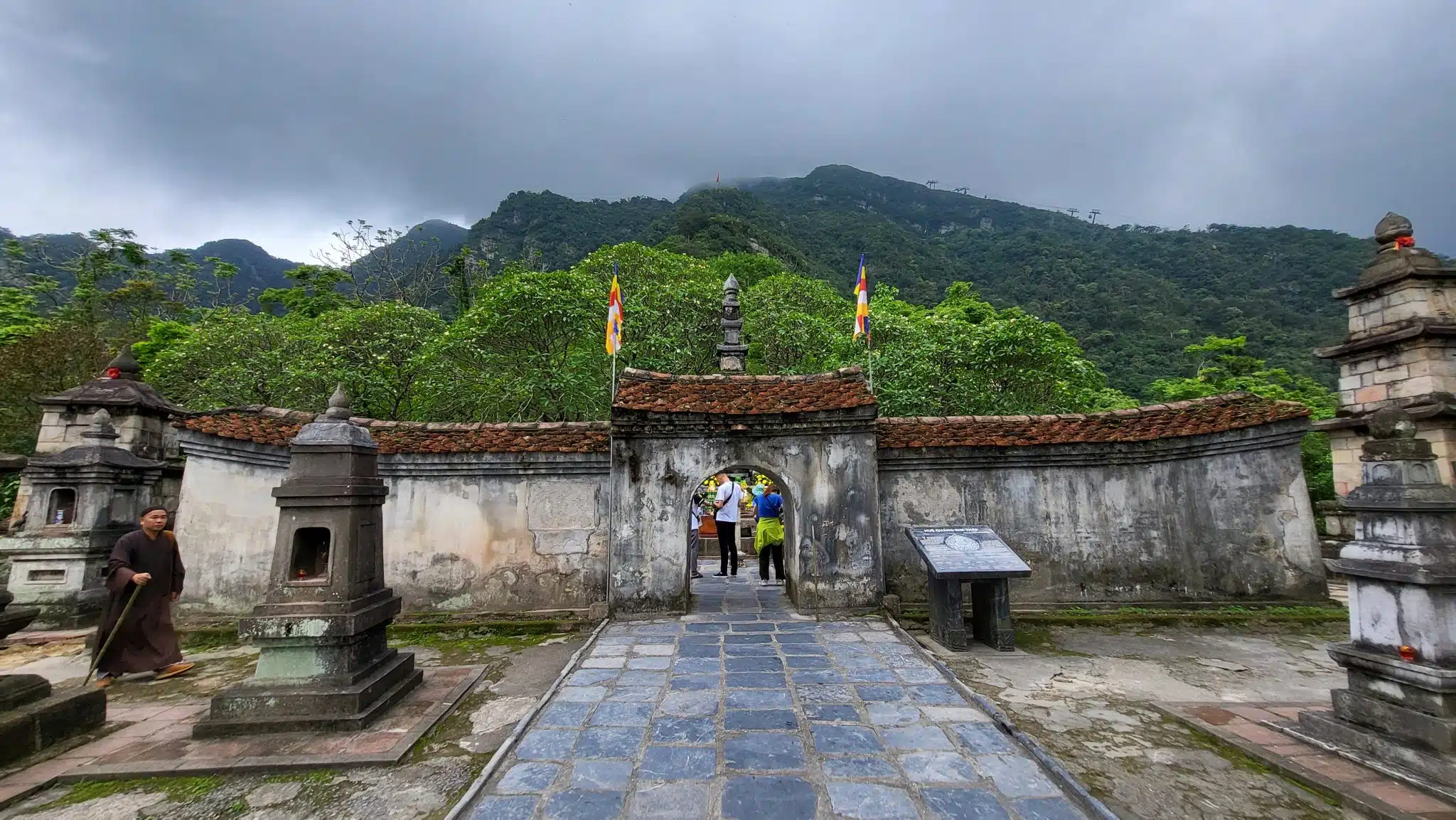 Yên Tử Mountain – Pilgrimage to the Buddhist sanctuary (1/2)