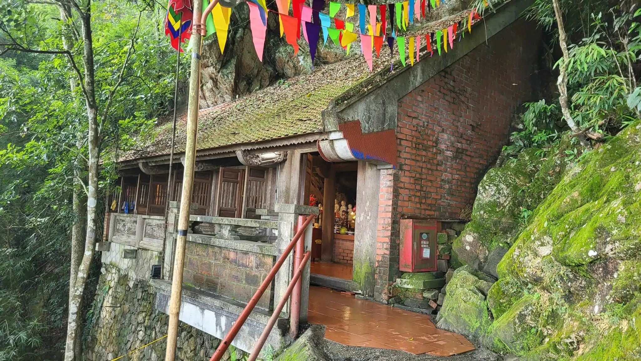 Yên Tử Mountain – Pilgrimage to the Buddhist sanctuary (1/2)